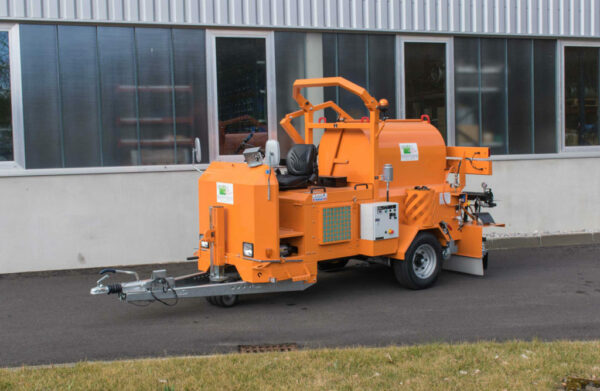 Selbstfahrende Bitumenspritzmaschine BSM 600-3R AH und BSM 600-3R FK-AH