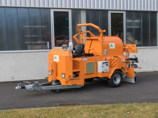 Selbstfahrende Bitumenspritzmaschine BSM 600-3R AH und BSM 600-3R FK-AH