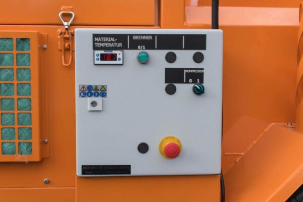Selbstfahrende Bitumenspritzmaschine BSM 600-3R und BSM 600-3R FK – Bild 9