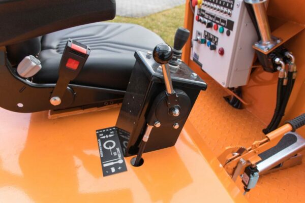 Selbstfahrende Bitumenspritzmaschine BSM 600-3R und BSM 600-3R FK – Bild 6