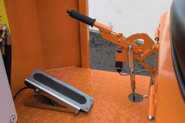 Selbstfahrende Bitumenspritzmaschine BSM 600-3R und BSM 600-3R FK – Bild 12