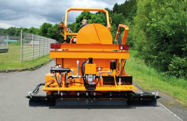 Selbstfahrende Bitumenspritzmaschine BSM 1200-4R – Bild 2