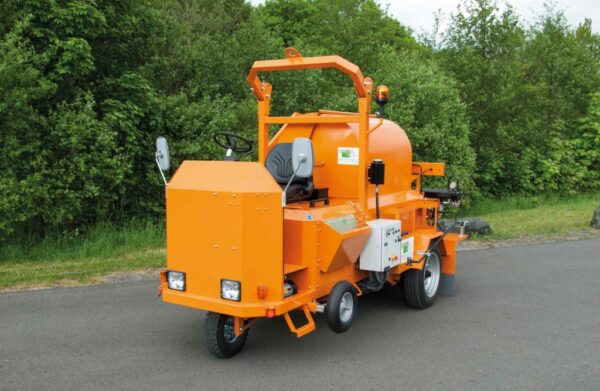 Selbstfahrende Bitumenspritzmaschine BSM 600-3R und BSM 600-3R FK